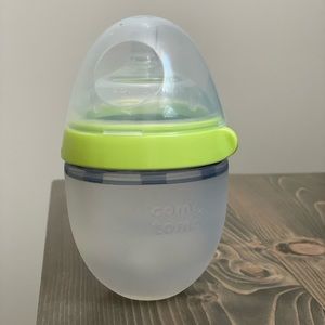 NWOT Comotomo baby bottles